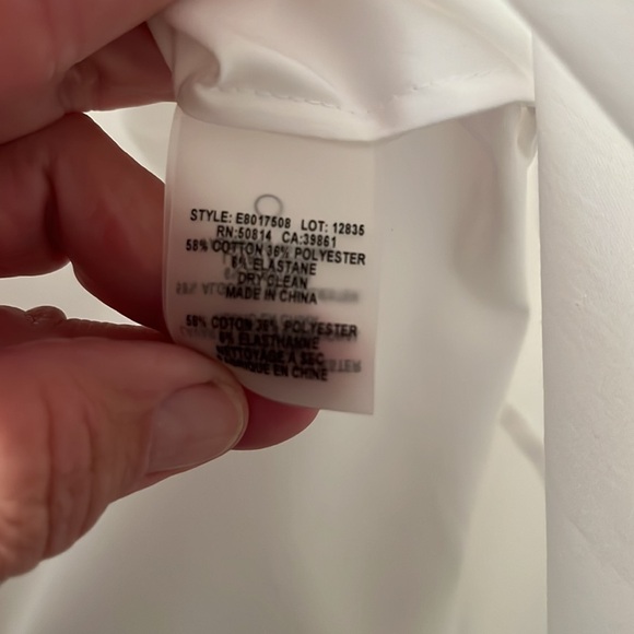 Ellie Tahari tunic blouse with flowy sleeves and an inverted pleat. High-low. - Picture 6 of 7